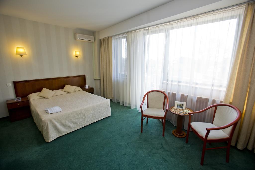 Hotel Dan Букурещ Стая снимка